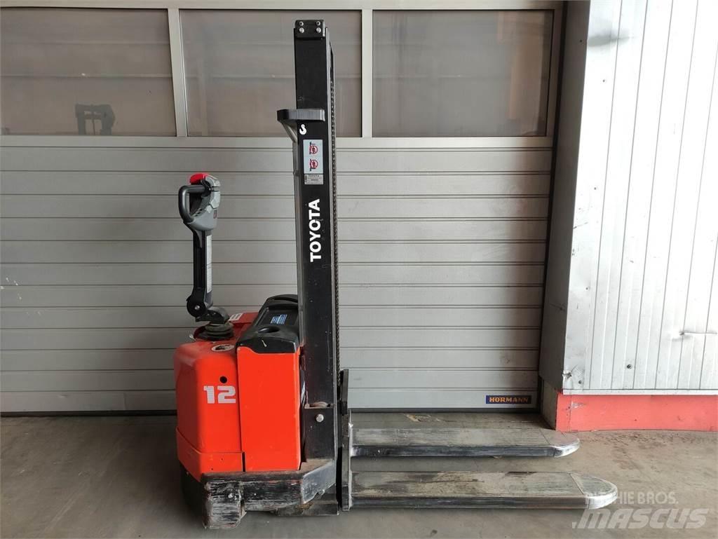 Toyota 7SM12 Ručni električni viljuškar