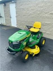 John Deere S220