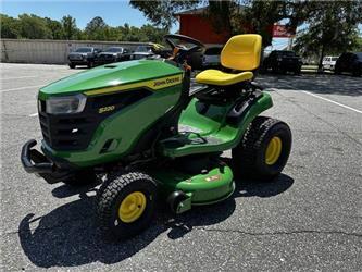 John Deere S220