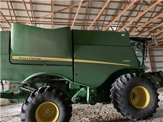 John Deere S660