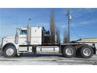 Freightliner FLD120SD Tandem Axle Sleeper Winch Tractor Truck
