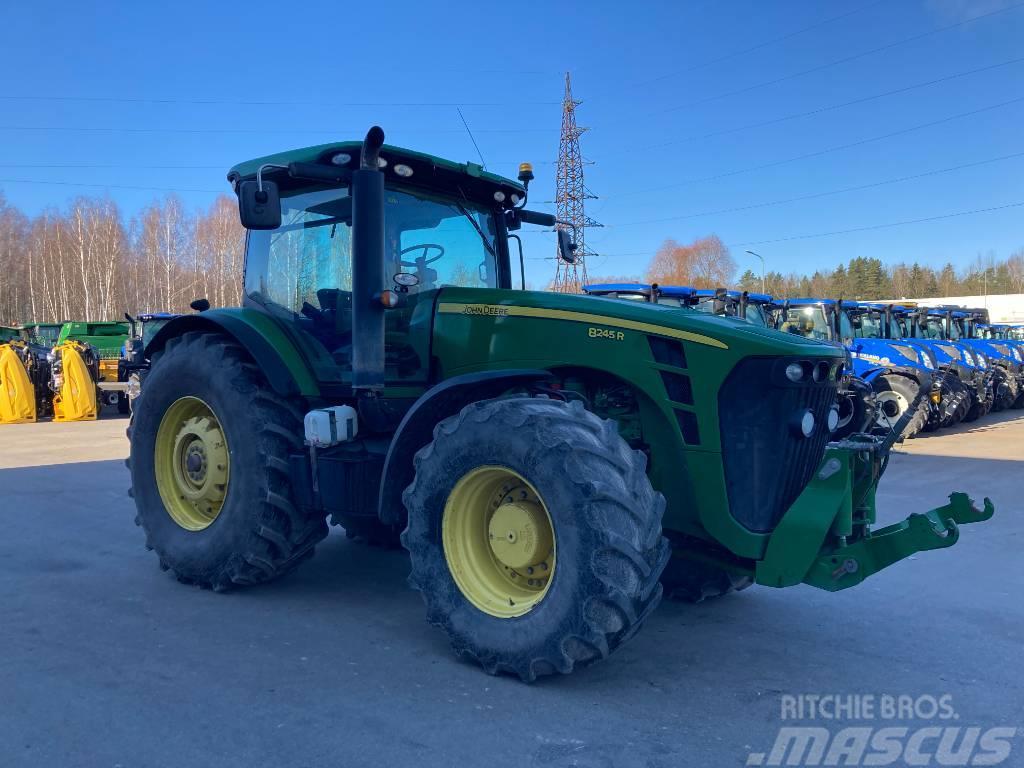 John Deere 8245 R Traktori