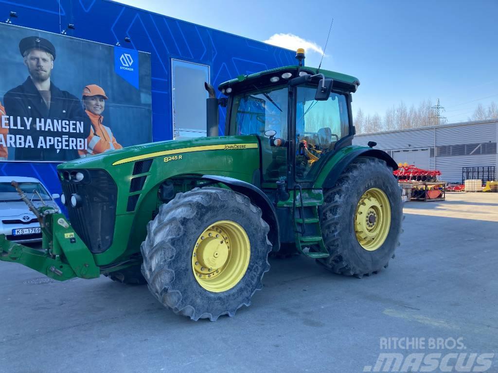 John Deere 8245 R Traktori