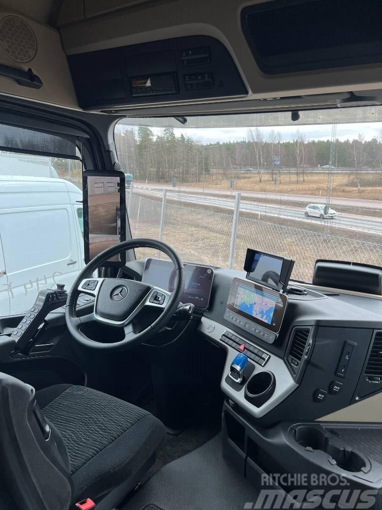 Mercedes-Benz Actros 2853 Finns för omgående leverans Rol kiper kamioni sa kukom za podizanje tereta
