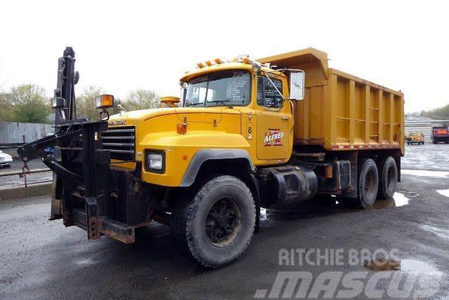 Mack RD690S Kiperi kamioni