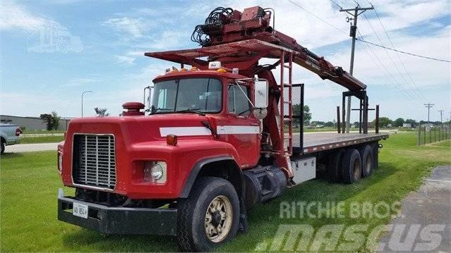 Mack RB690S Boom Truck Ostali kamioni