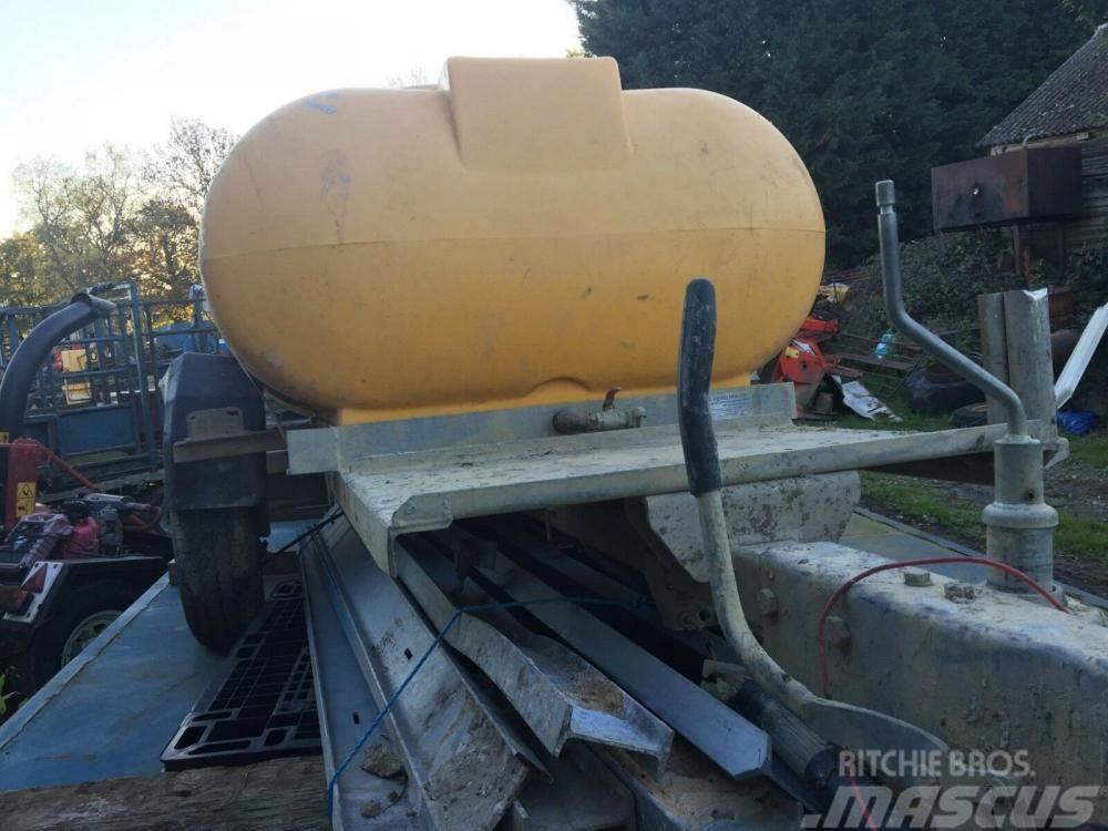  water bowser £400 plus vat £480 Prikolice za cisterne