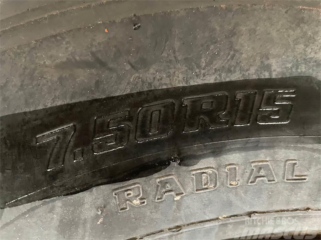  7.50XR15 Bridgestone dæk på fælg - 8 stk Gume, točkovi i felne