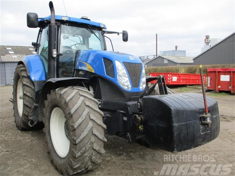 New Holland T7030 med ekstra udstyr Traktori