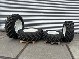 Set Bkt Agrimax Banden 420/85R34 en 340/85R24 Vers