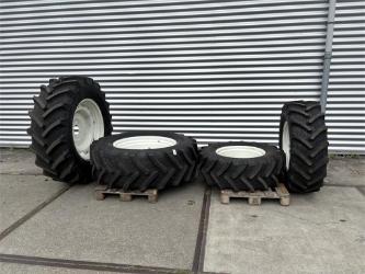 Set BKT Agrimax Banden 480/70R34 en 380/70R24 Vers