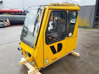 Grove GMK 3050 operators cab