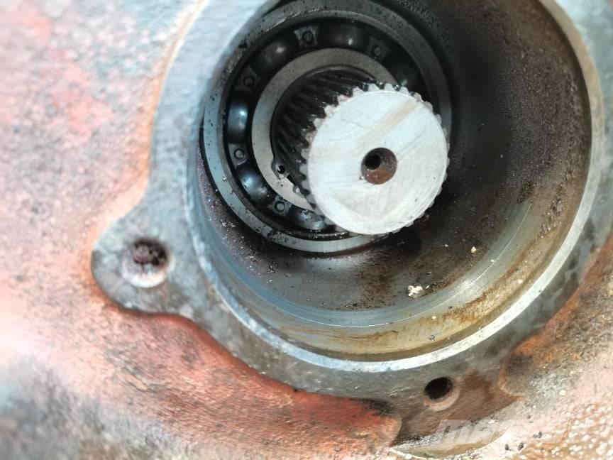 New Holland LM 5040 {Spicer 87530825} gearbox Powershift Transmisija