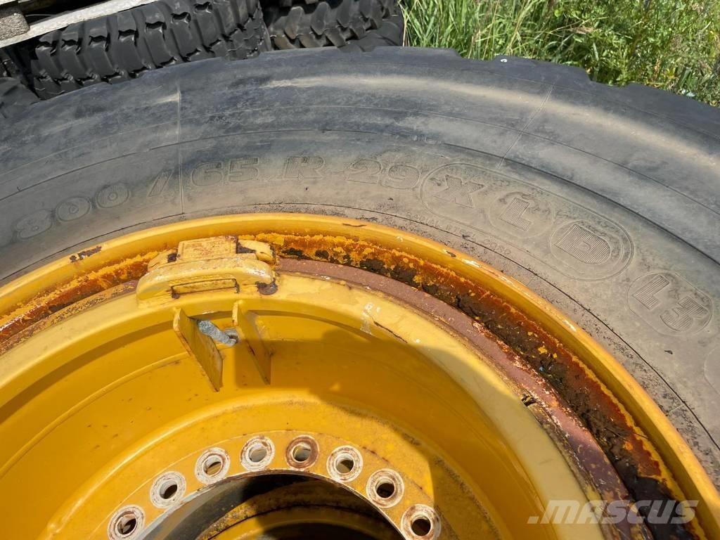 Michelin 800/65R29 with Rims Volvo L180E Reifen Felgen Gume, točkovi i felne
