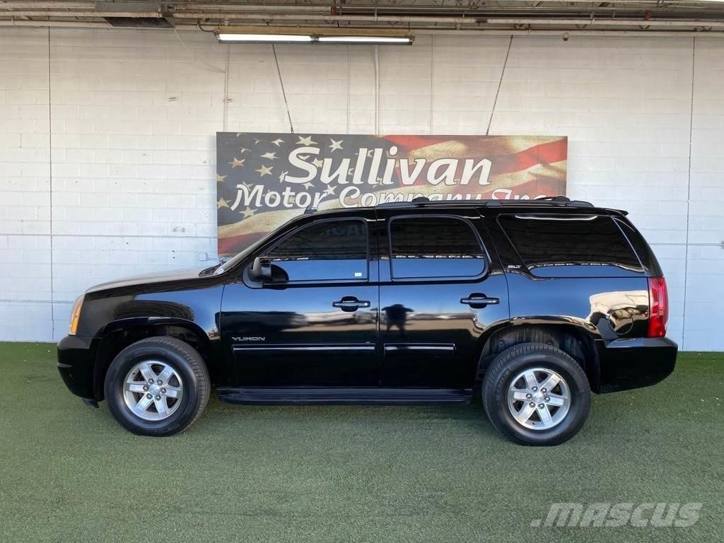 GMC Yukon Automobili