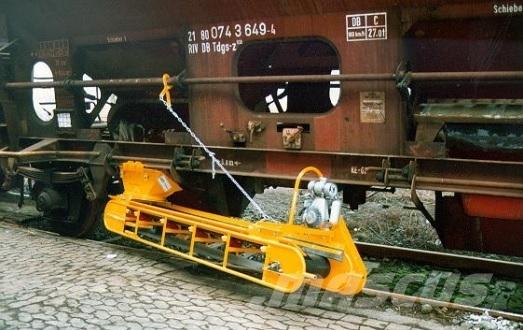 TAŚMOCIĄG DO KRUSZYWA KOLEJOWY PODWIESZANY DO WAGO Održavanje železničkih pruga