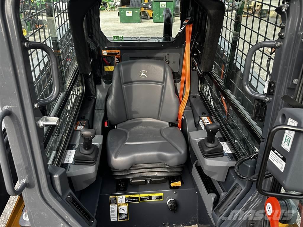 John Deere 330 P Skid steer mini utovarivači