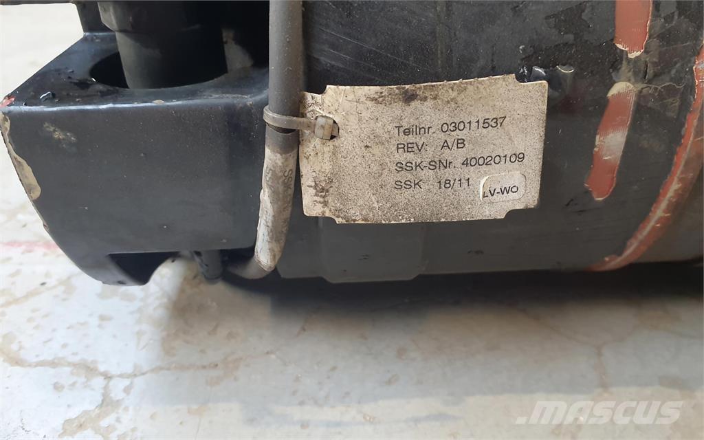 Grove GMK 5100 outrigger cylinder Delovi i oprema za kran