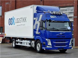Volvo FM 330 Globetrotter 4x2 - Box with sidedoors - 2.0