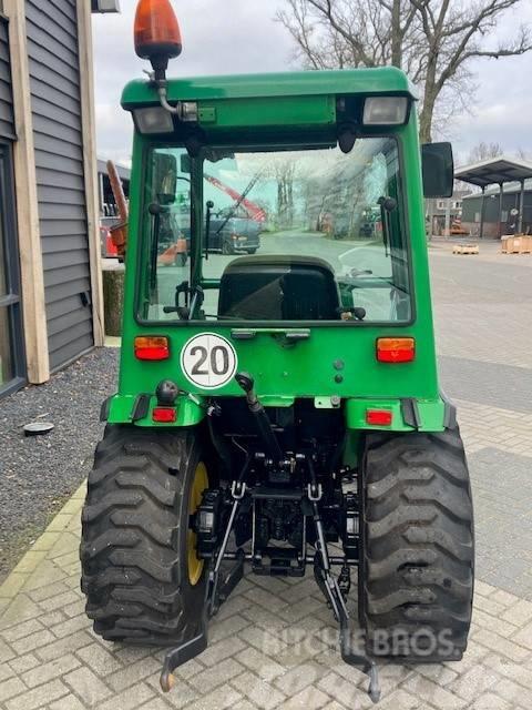 John Deere 2520 Traktori