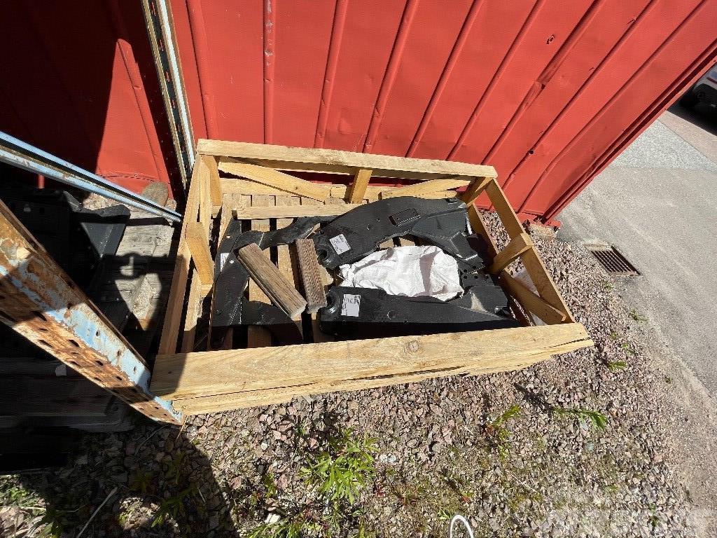 Quicke Ålö Nya lastarfästen till JD 6120-6140 Ostala dodatna oprema za traktore