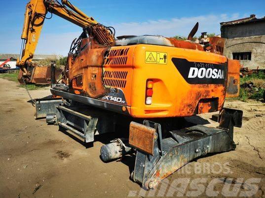 Doosan DX 140W track Gusenice za građevinarstvo