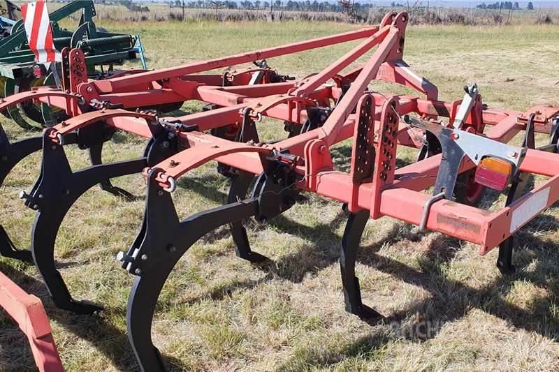 Quivogne S.A.S. 9 tooth Chisel plough Ostali kamioni