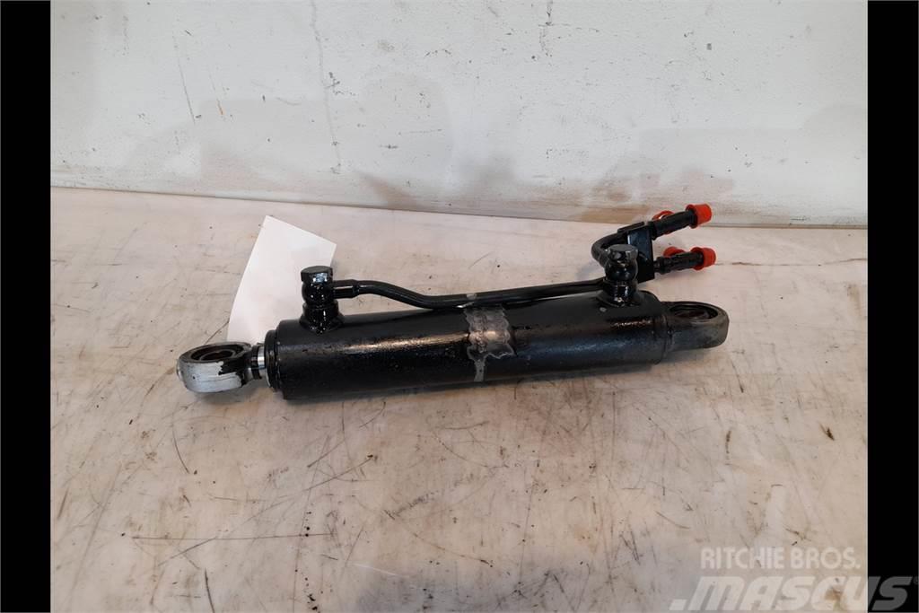 Case IH Farmall 115A Front axle steering cylinder Menjač