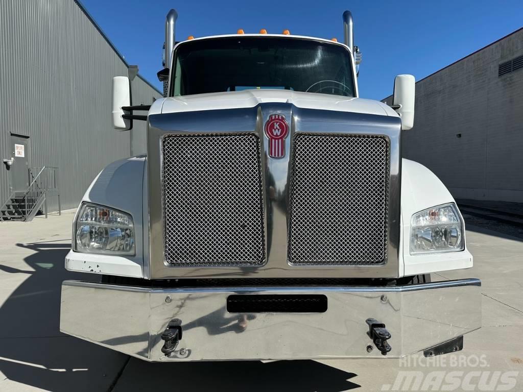 Kenworth T 880 Rol kiper kamioni sa kukom za podizanje tereta
