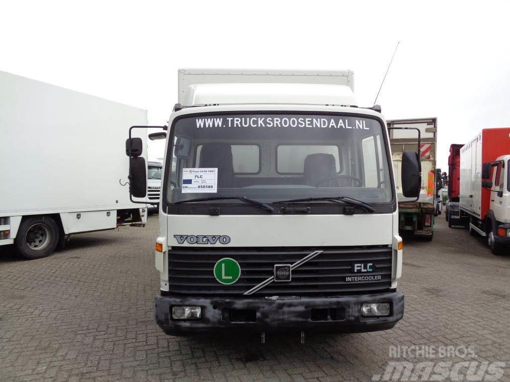 Volvo FLC + Manual + Horse transport Kamioni za prevoz životinja