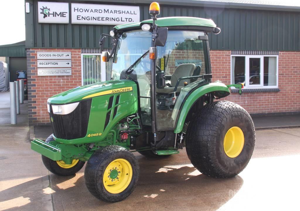 John Deere 4049 R Manji traktori