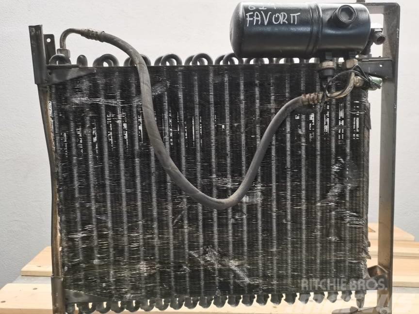Fendt 824 Favorit {radiator conditioning Radijatori