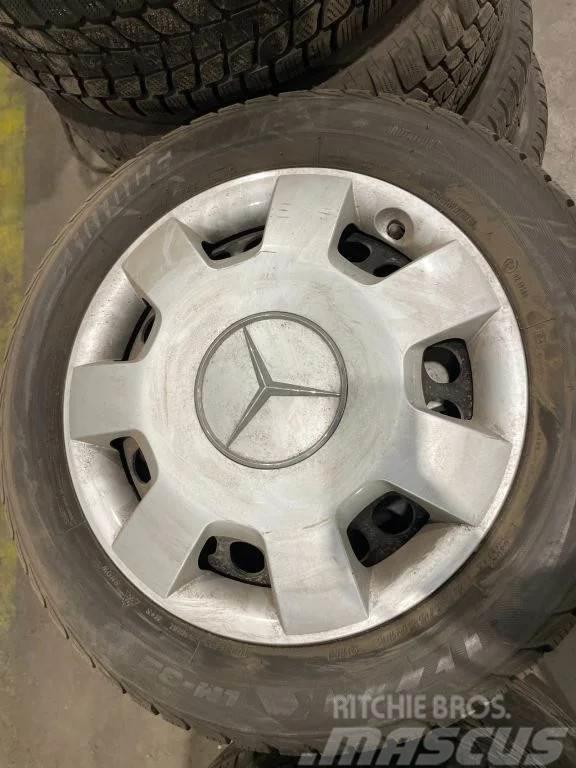 Bridgestone *Mercedes deksels met banden*205/55R16 Gume, točkovi i felne