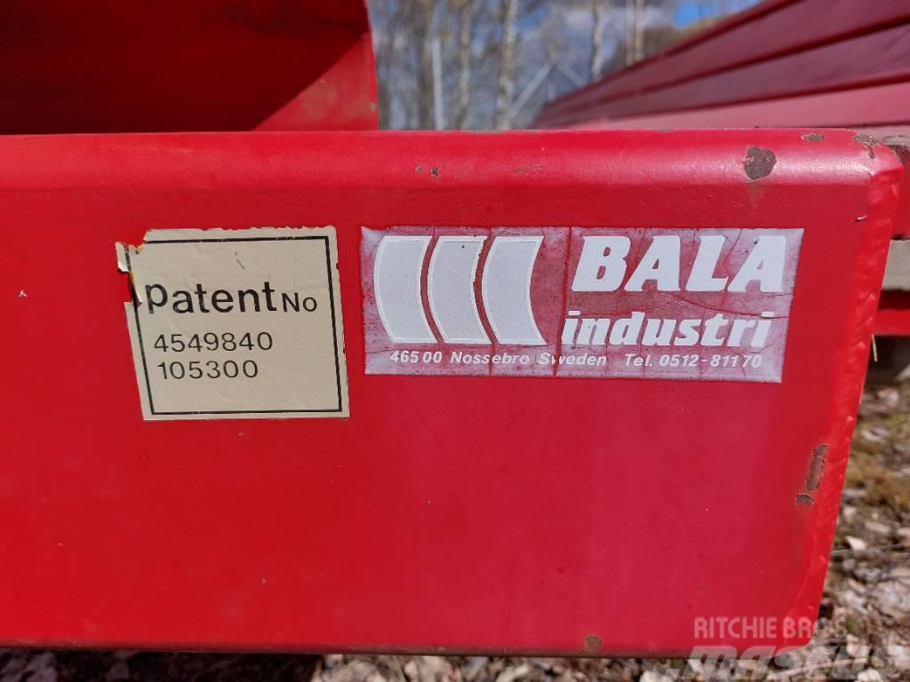 Bala Paalinkeräysvaunu Ostala oprema za žetvu stočne hrane
