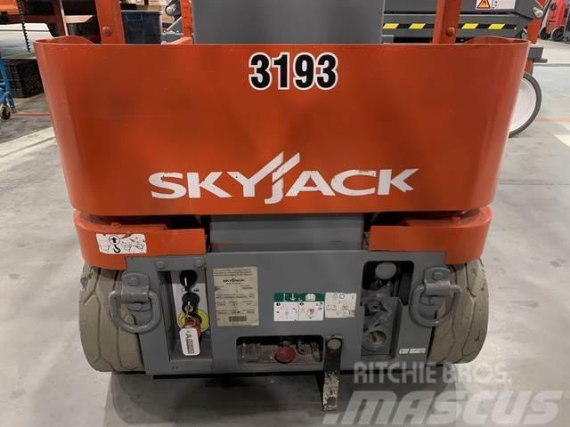 SkyJack SJ16 Vertical Mast Lift Jarbolne penjajuće platforme