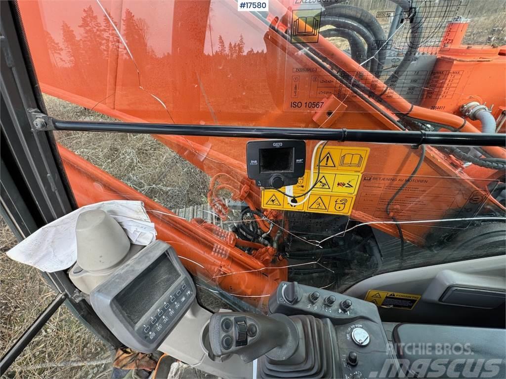 Hitachi ZX225 crawler excavator w/ 2 buckets and tilt WATC Bageri guseničari