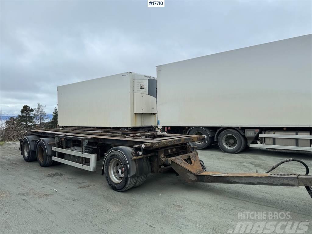 Istrail 3-axle hook trailer w/ tipper Ostale poluprikolice