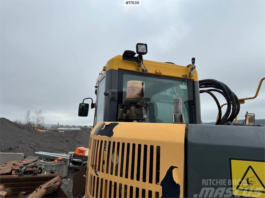 Volvo ECR235CL Tracked excavator w/ bucket and tilt Bageri guseničari