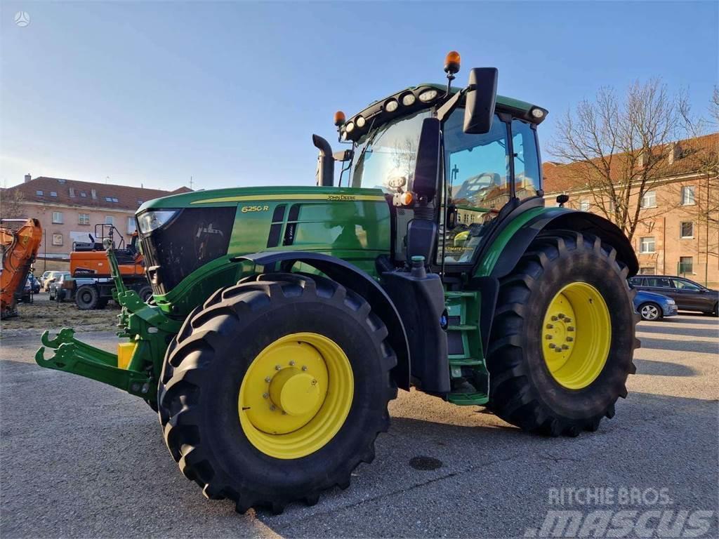 John Deere 6250R Traktori