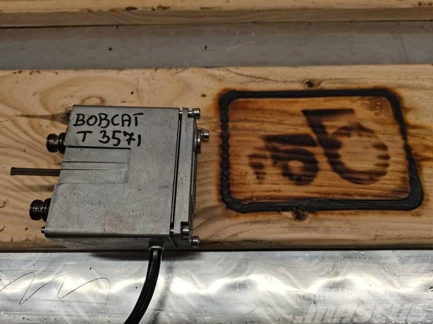 Bobcat T .... {new distributor coil } Motori za građevinarstvo