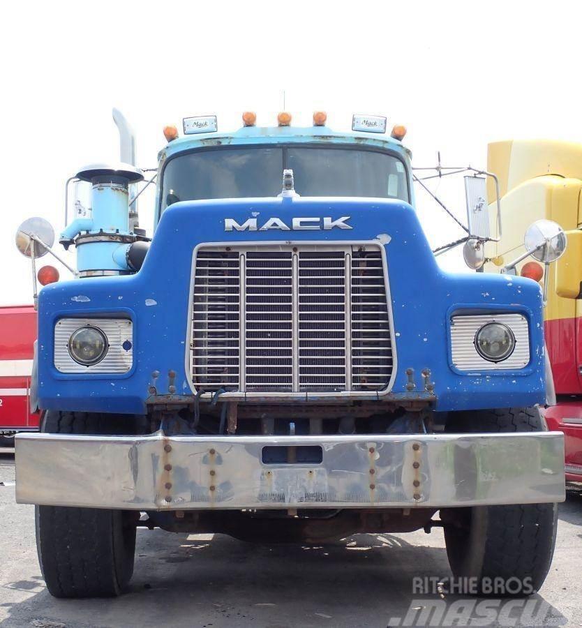 Mack RB688S Rol kiper kamioni sa kukom za podizanje tereta