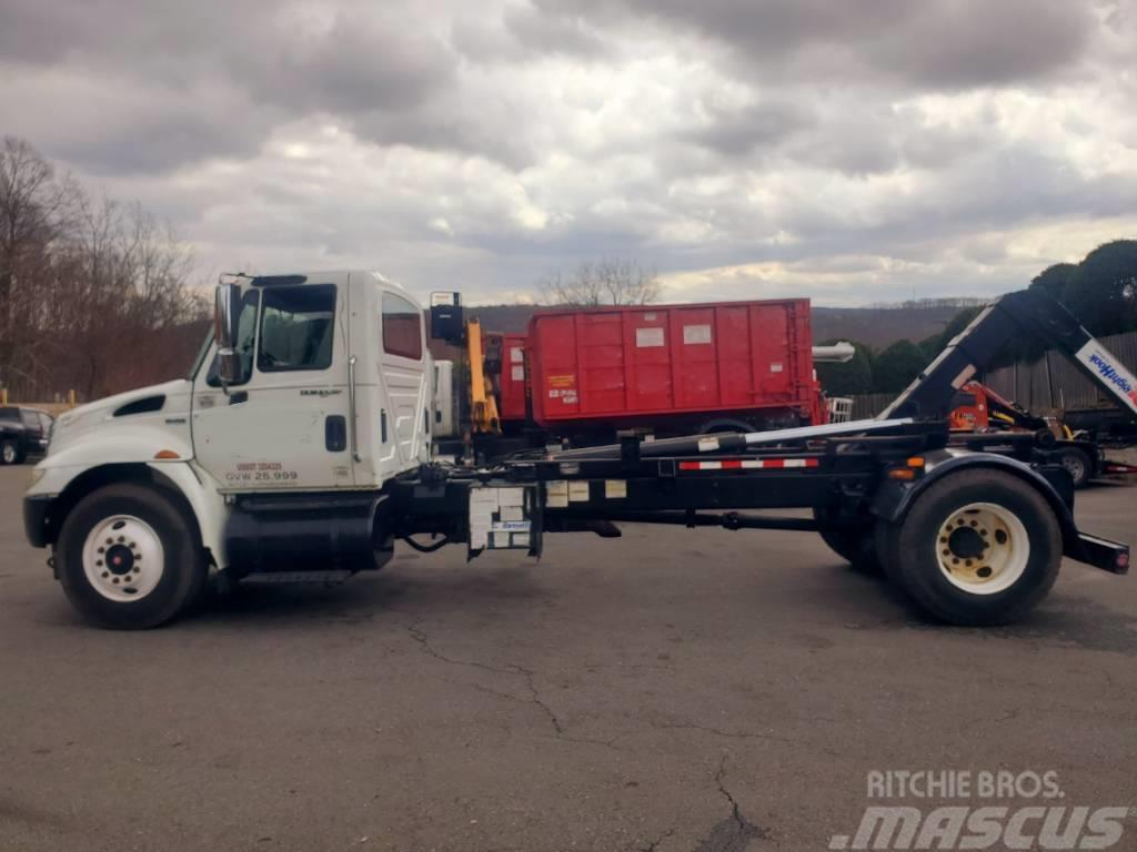 International 4300 SBA LP Rol kiper kamioni sa kukom za podizanje tereta