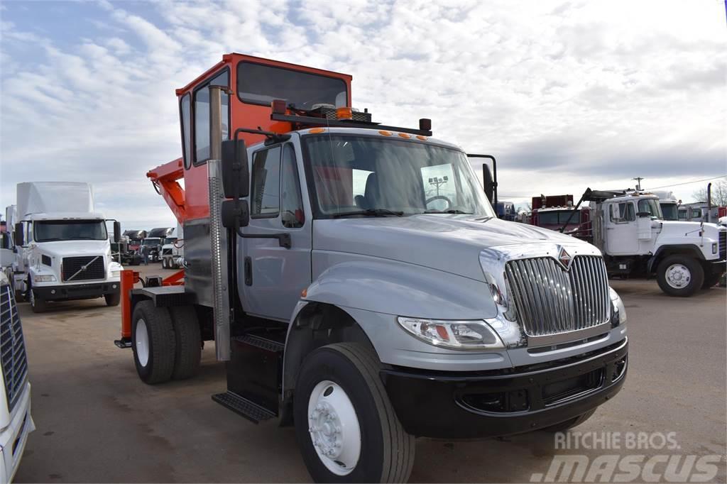 International DURASTAR 4400 Kamioni sa kranom