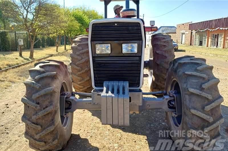 Massey Ferguson 399 4WD Tractor Traktori