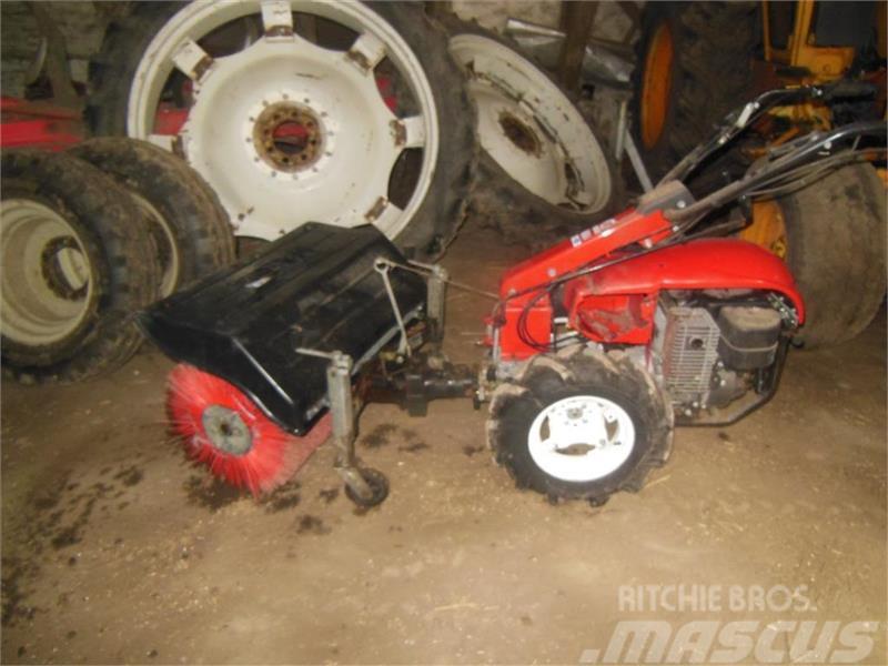 Nibbi Mak 4 med kost Manji traktori