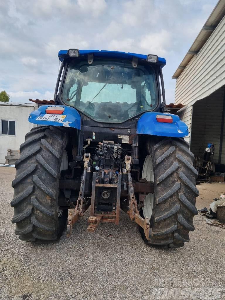 New Holland T6 155 Traktori