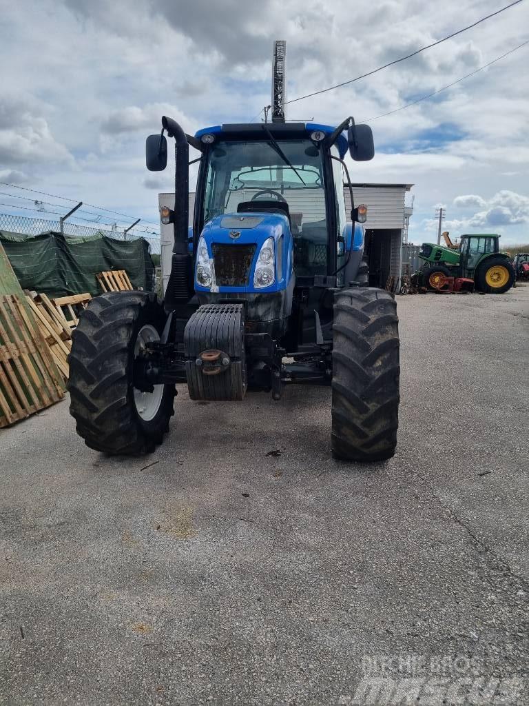 New Holland T6 155 Traktori