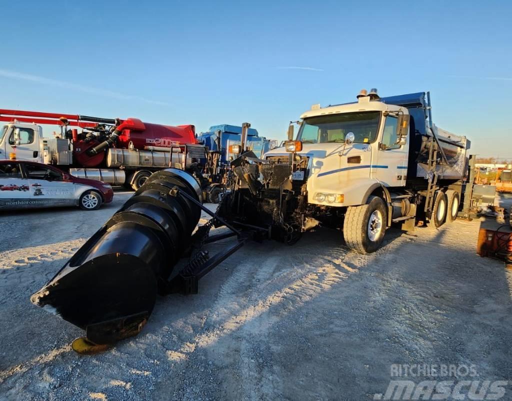Volvo VHD Snow Plow Truck Snežne daske i plugovi