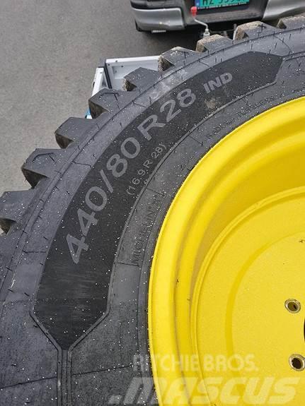 John Deere Hjul par: Michelin Crossgrip 440/80R28 Fakspro Gul Gume, točkovi i felne