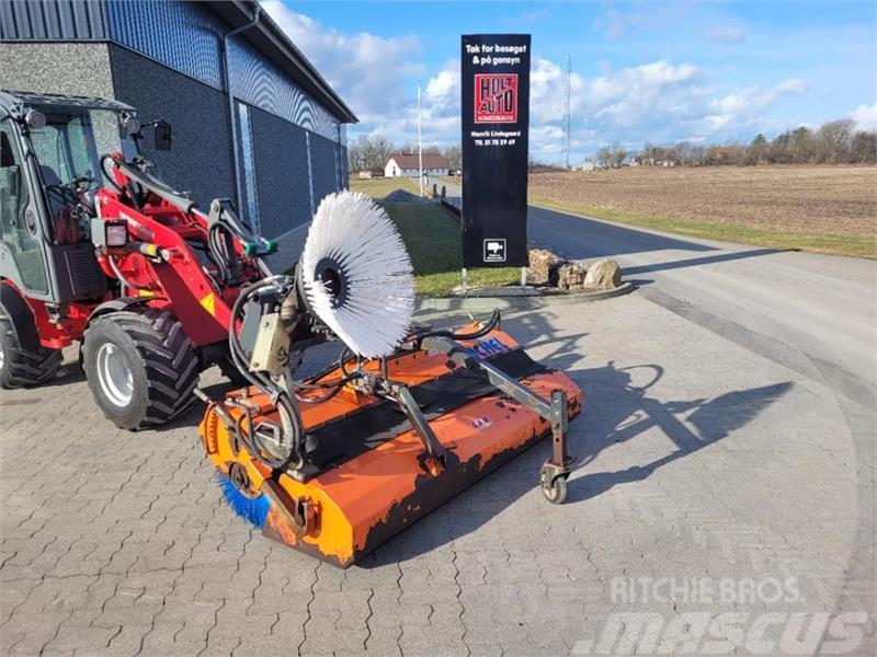 Tuchel Plus 560  180 cm med opsamler og sidebørste Ostala dodatna oprema za traktore